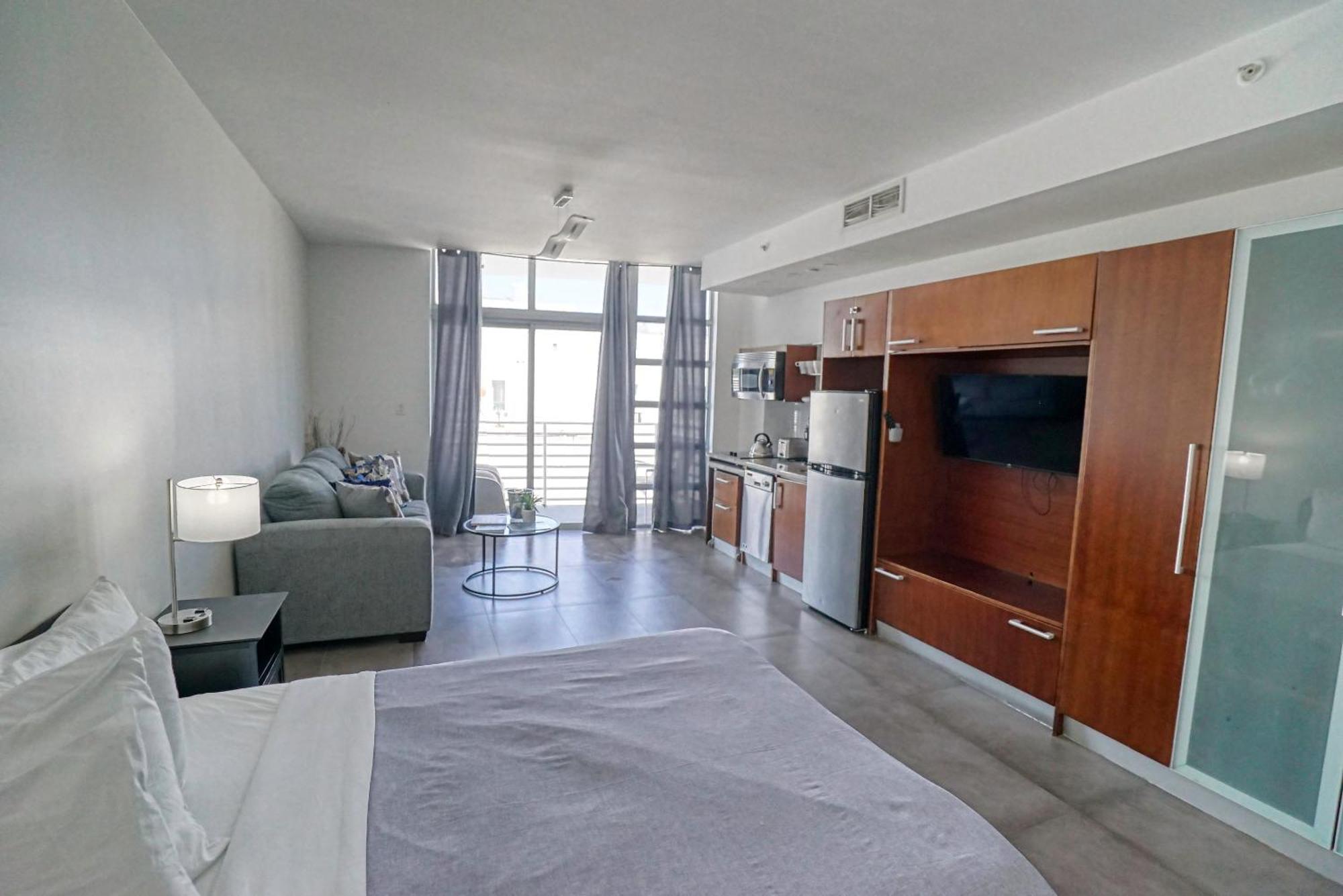 Deluxe Apartments At The Congress ไมอามีบีช ภายนอก รูปภาพ