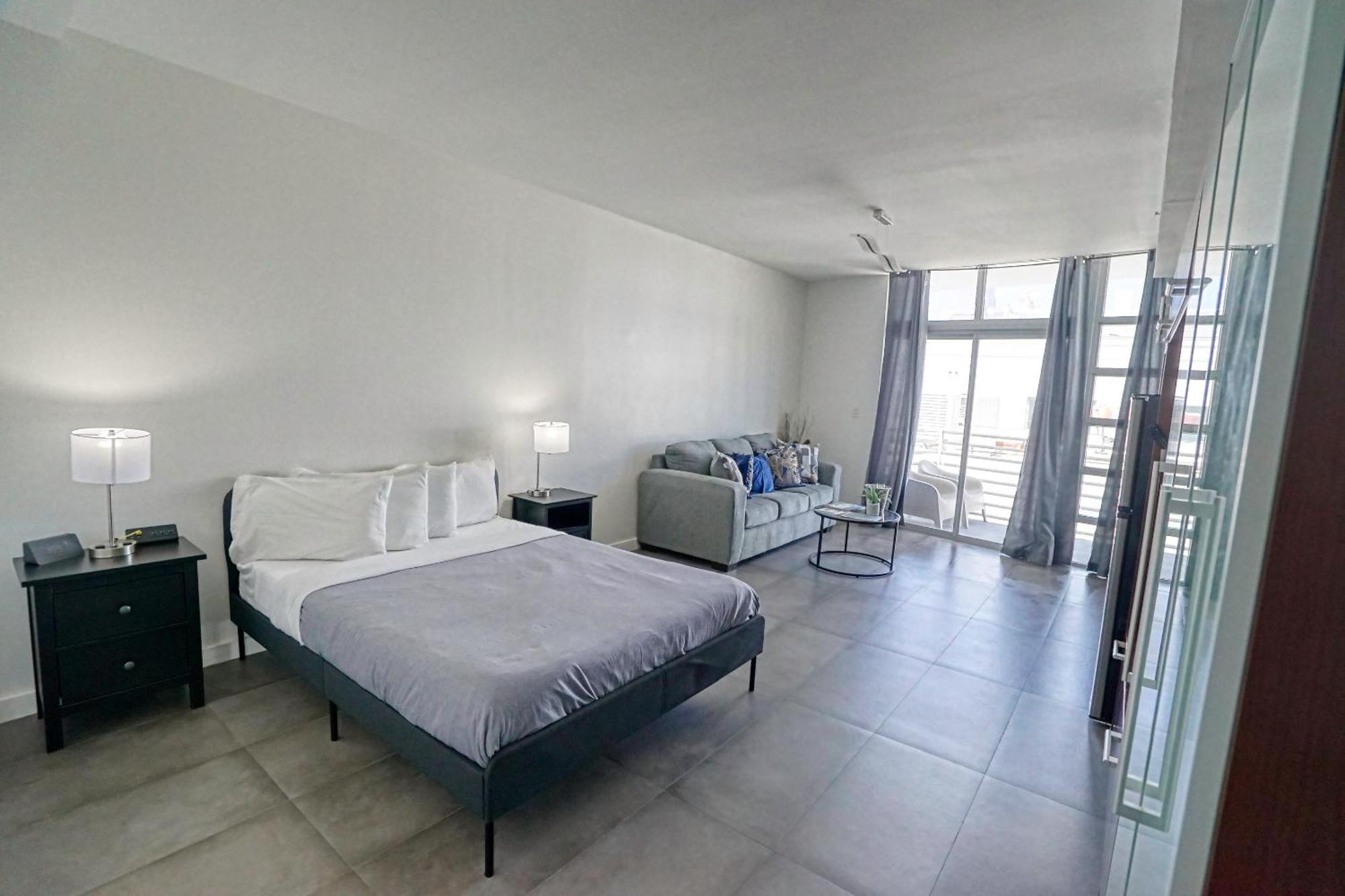Deluxe Apartments At The Congress ไมอามีบีช ภายนอก รูปภาพ