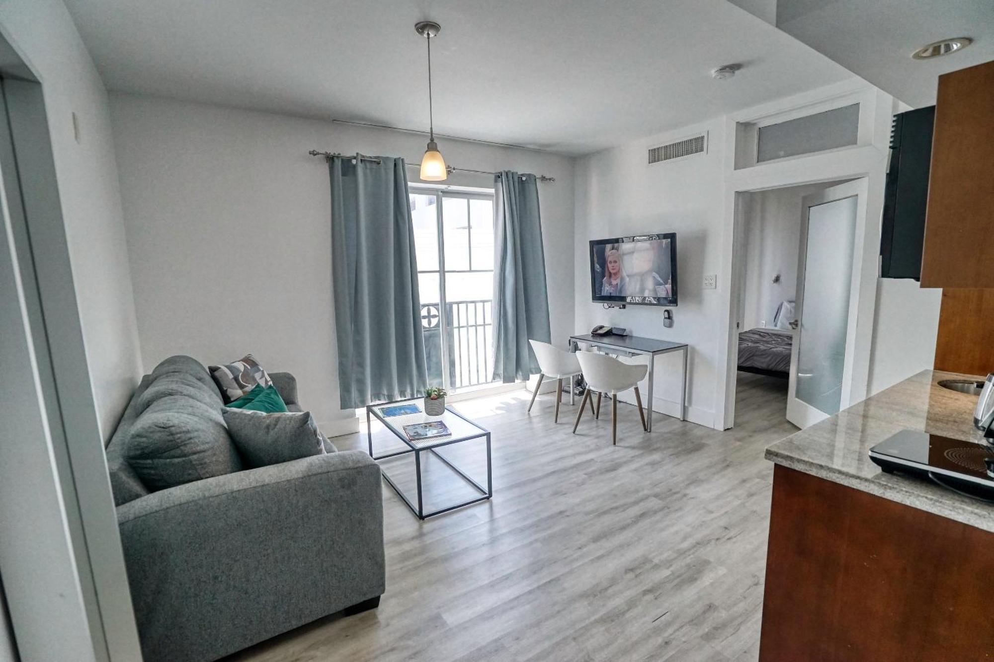 Deluxe Apartments At The Congress ไมอามีบีช ภายนอก รูปภาพ