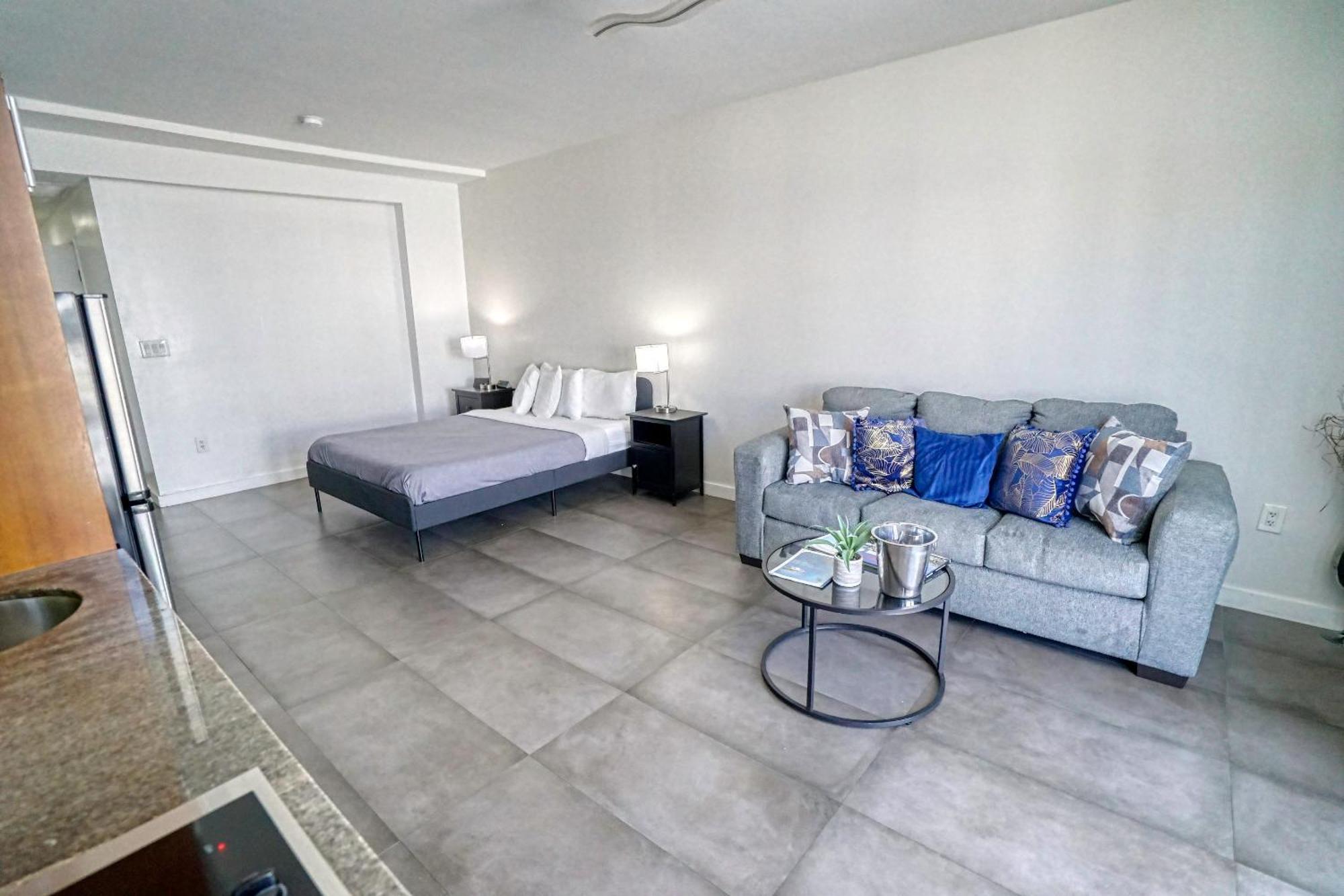 Deluxe Apartments At The Congress ไมอามีบีช ภายนอก รูปภาพ