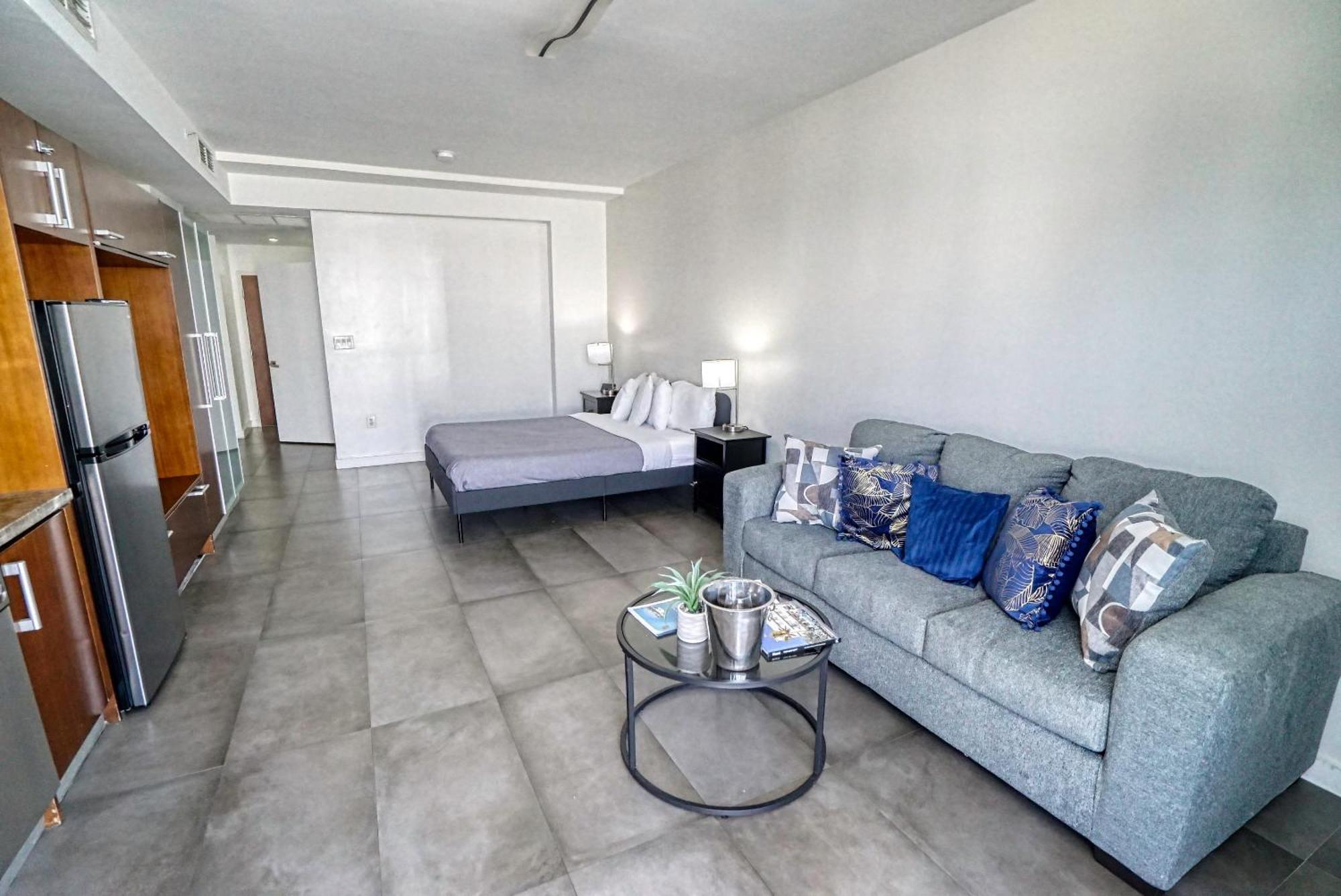 Deluxe Apartments At The Congress ไมอามีบีช ภายนอก รูปภาพ